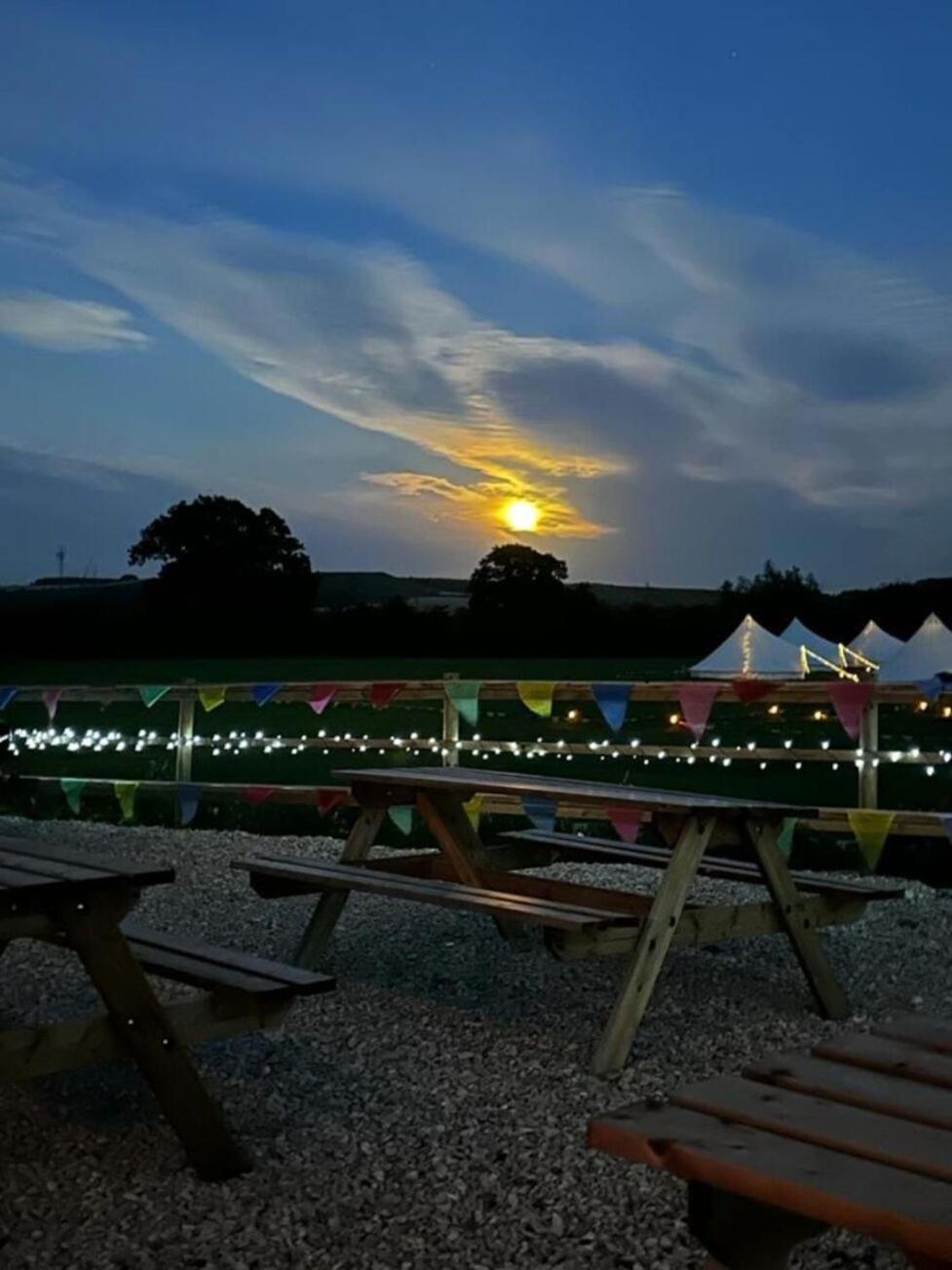 Country View Camping Bratton Kültér fotó